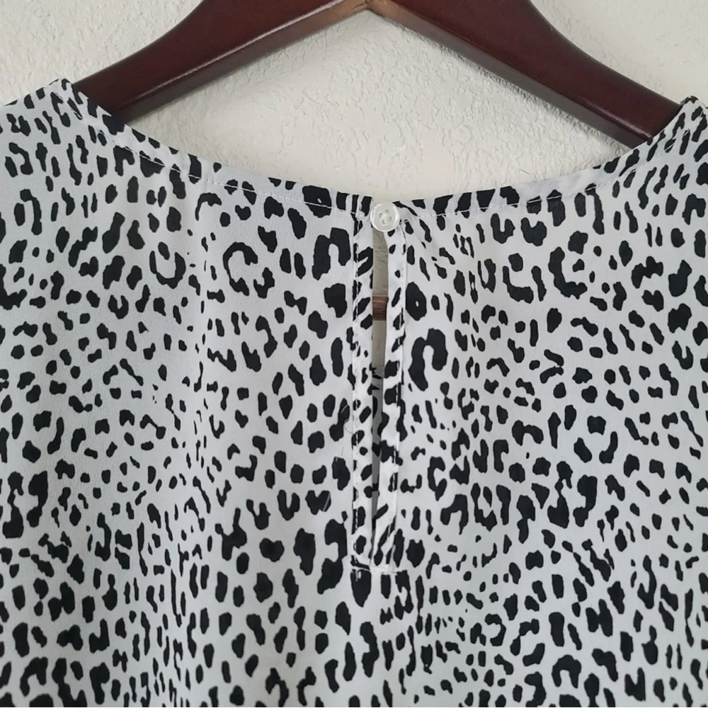 Worthington black and white leopard blouse 🖤 - Picture 5 of 9